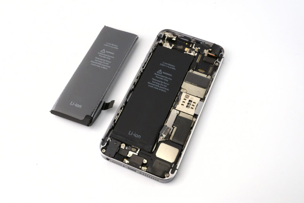 バッテリーは消耗品であるため、劣化が進むと充電がすぐになくなってしまうため、交換が必要